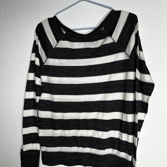 Abercrombie & Fitch Women's gray and white Striped Sweater - Picture 3 of 5